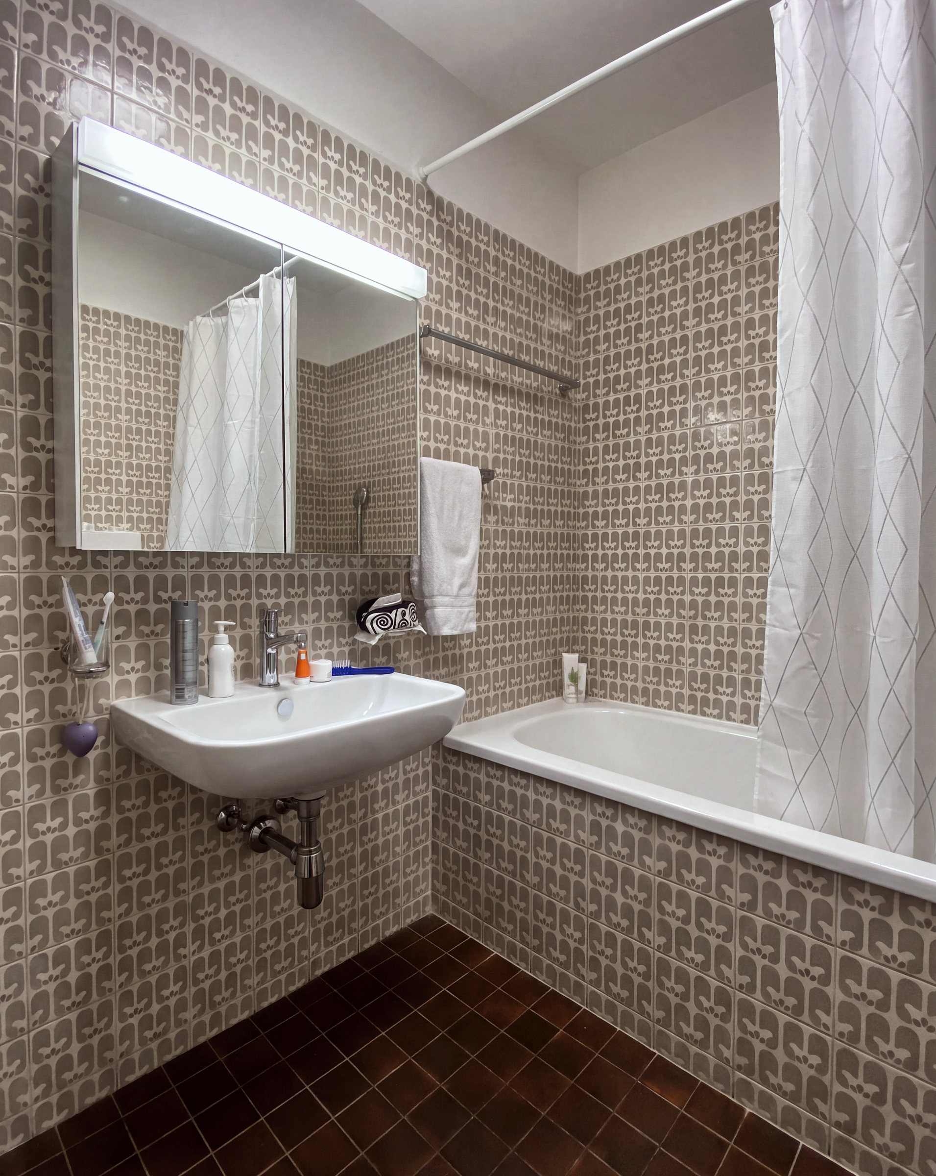 Bagno con vasca, prima